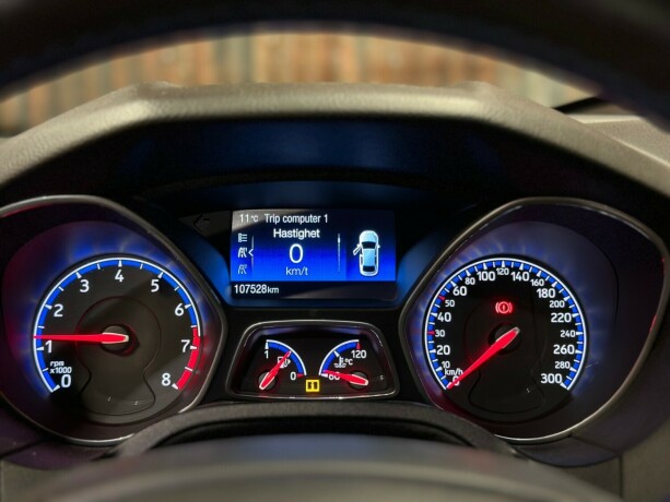 ford-focus-bensin-2017-big-33