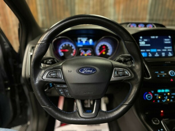 ford-focus-bensin-2017-big-30