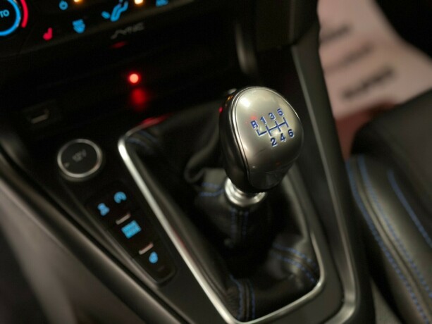 ford-focus-bensin-2017-big-39