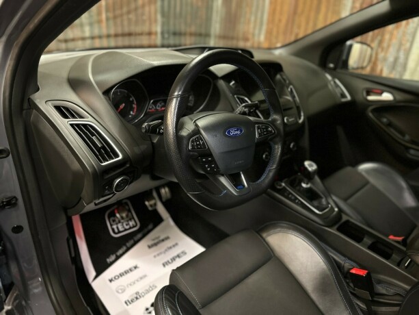 ford-focus-bensin-2017-big-27