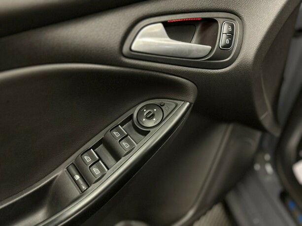 ford-focus-bensin-2017-big-29