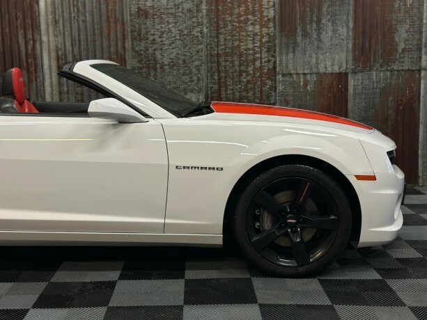 chevrolet-camaro-bensin-2011-big-3