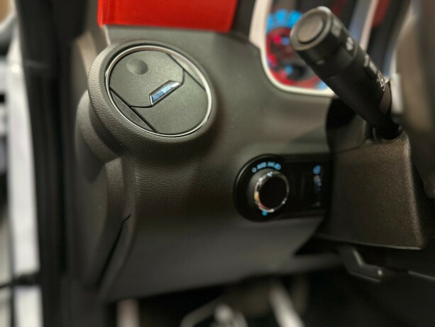 chevrolet-camaro-bensin-2011-big-30