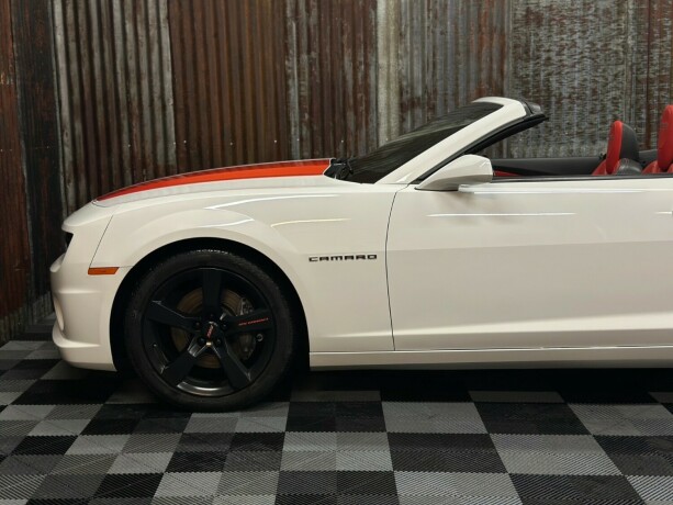 chevrolet-camaro-bensin-2011-big-13