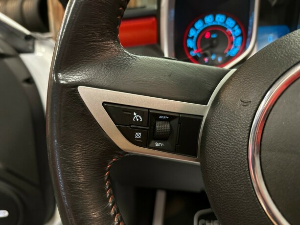 chevrolet-camaro-bensin-2011-big-28