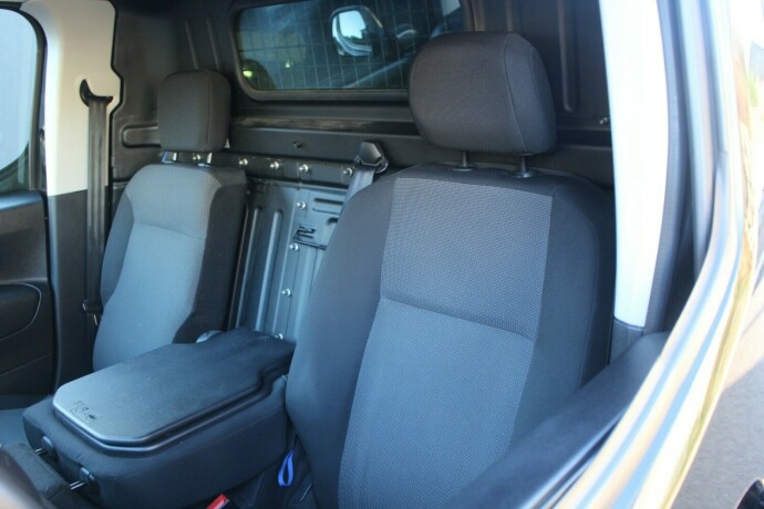 toyota-proace-city-diesel-2021-big-7