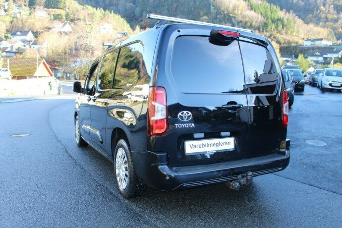 toyota-proace-city-diesel-2021-big-2