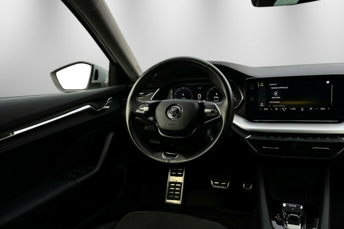skoda-octavia-scout-diesel-2021-big-14