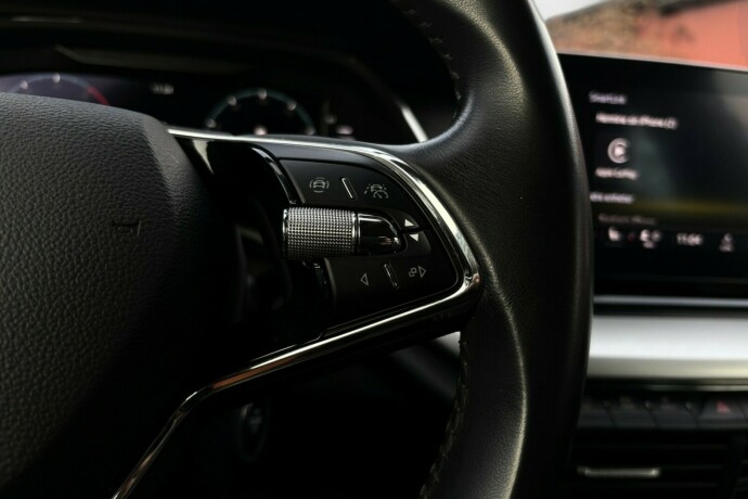 skoda-octavia-scout-diesel-2021-big-18