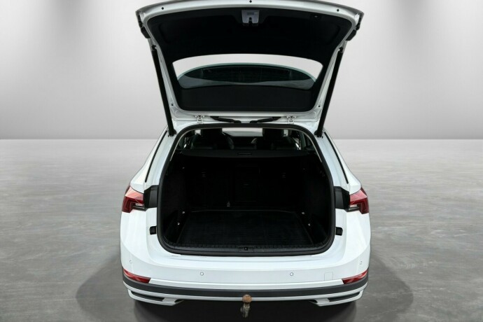skoda-octavia-scout-diesel-2021-big-11
