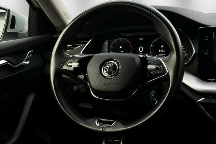 skoda-octavia-scout-diesel-2021-big-16