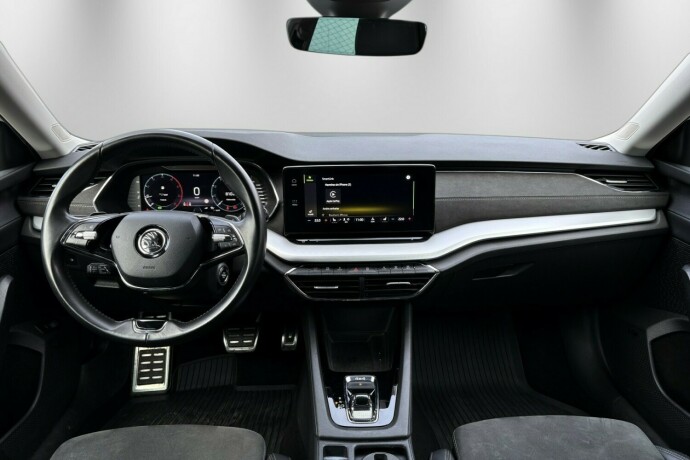 skoda-octavia-scout-diesel-2021-big-15