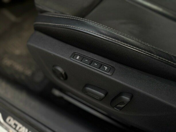 skoda-octavia-scout-diesel-2021-big-36