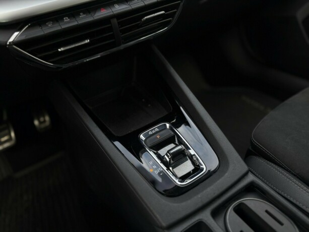 skoda-octavia-scout-diesel-2021-big-5