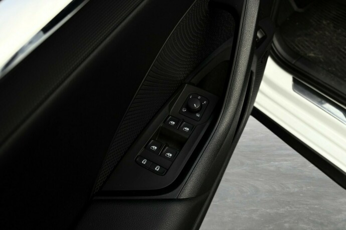 skoda-octavia-scout-diesel-2021-big-40