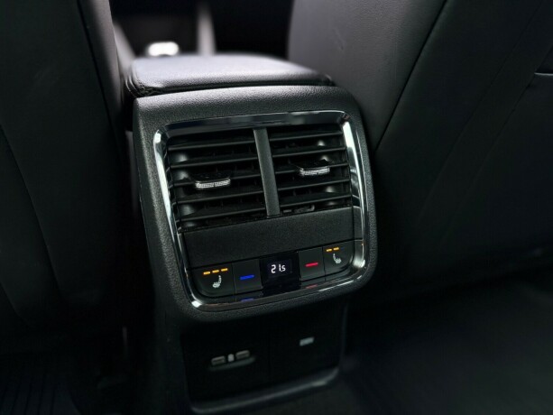 skoda-octavia-scout-diesel-2021-big-44