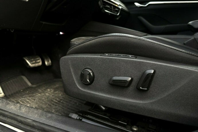 skoda-octavia-scout-diesel-2021-big-37