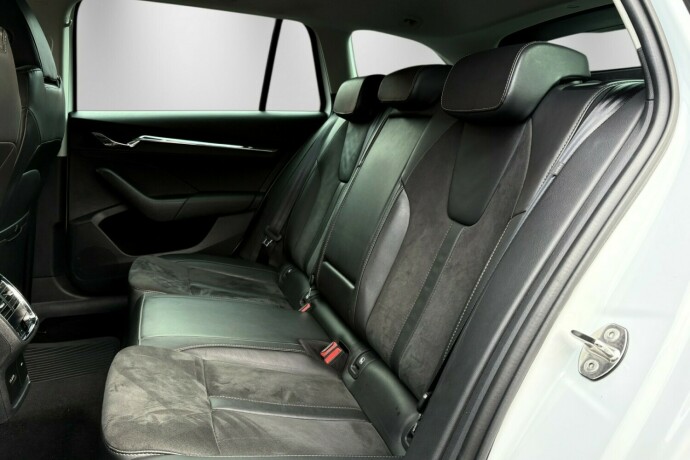 skoda-octavia-scout-diesel-2021-big-41