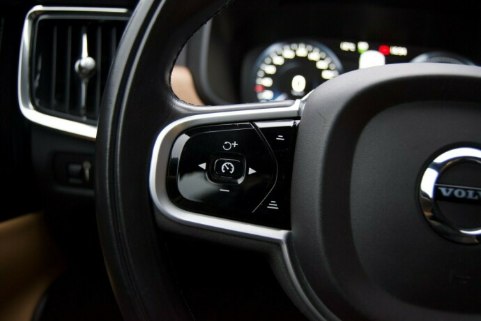 volvo-v90-plug-in-petrol-2019-big-17