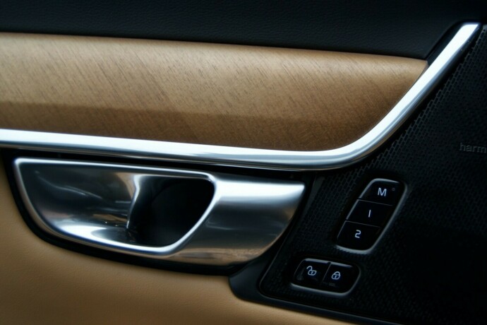 volvo-v90-plug-in-petrol-2019-big-36
