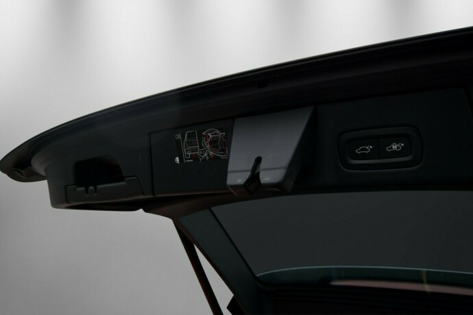 volvo-v90-plug-in-petrol-2019-big-41