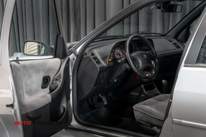 peugeot-306-bensin-1999-big-10