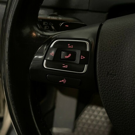 volkswagen-tiguan-diesel-2012-big-23