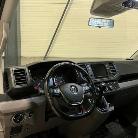 volkswagen-crafter-diesel-2018-big-15