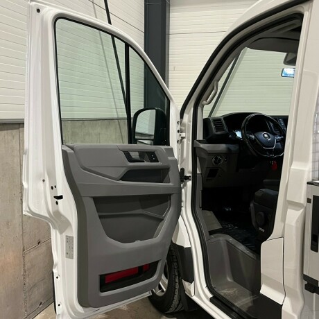 volkswagen-crafter-diesel-2018-big-11