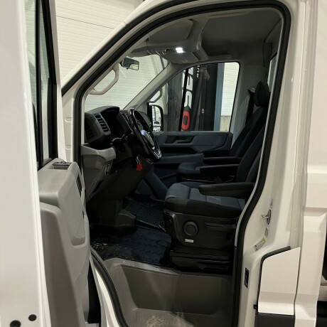 volkswagen-crafter-diesel-2018-big-14