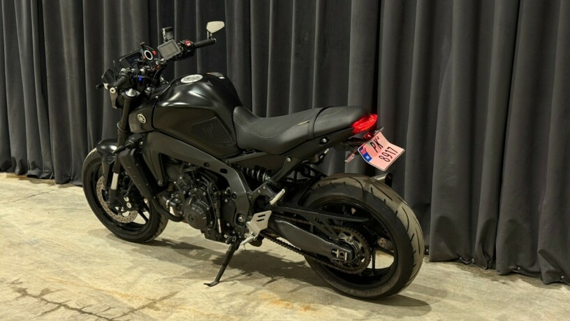 yamaha-mt-09-bensin-2022-big-10