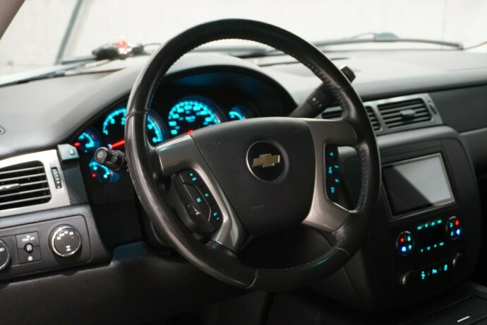 chevrolet-tahoe-bensin-2011-big-25