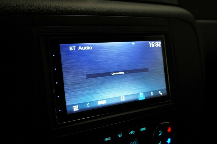 chevrolet-tahoe-bensin-2011-big-38