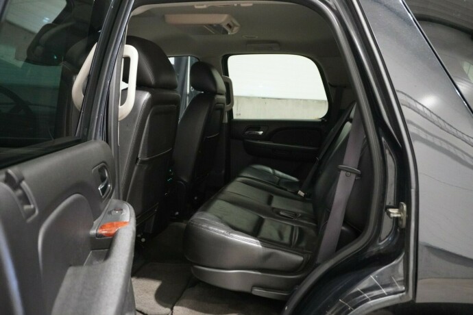 chevrolet-tahoe-bensin-2011-big-17