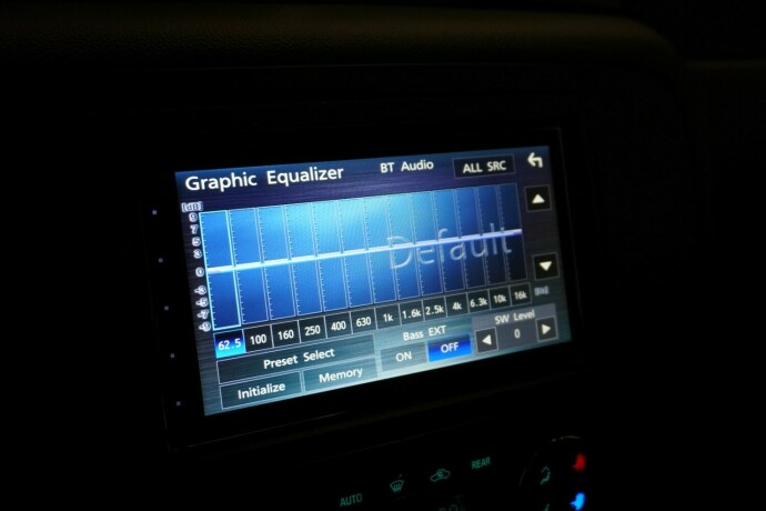 chevrolet-tahoe-bensin-2011-big-43