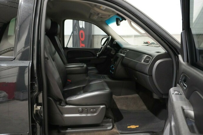chevrolet-tahoe-bensin-2011-big-19