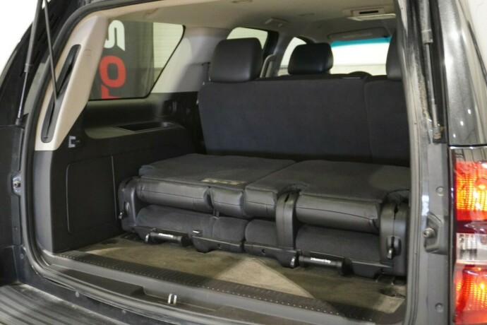 chevrolet-tahoe-bensin-2011-big-11