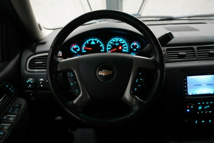 chevrolet-tahoe-bensin-2011-big-28