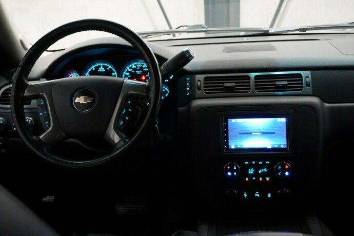 chevrolet-tahoe-bensin-2011-big-34