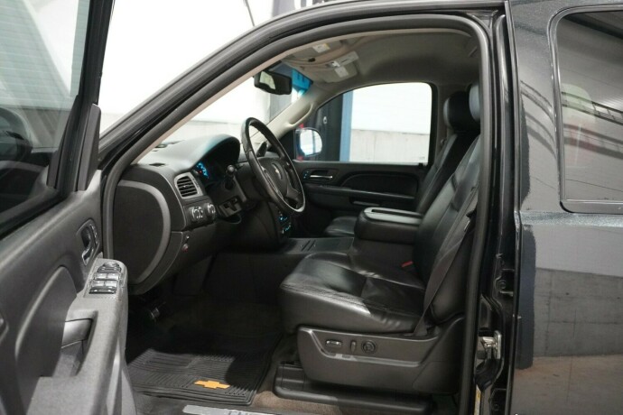 chevrolet-tahoe-bensin-2011-big-24
