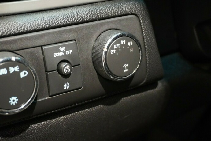 chevrolet-tahoe-bensin-2011-big-27