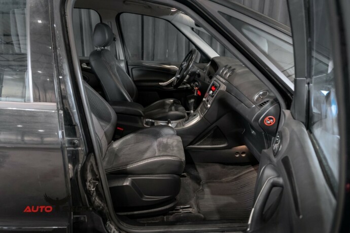 ford-s-max-diesel-2010-big-20