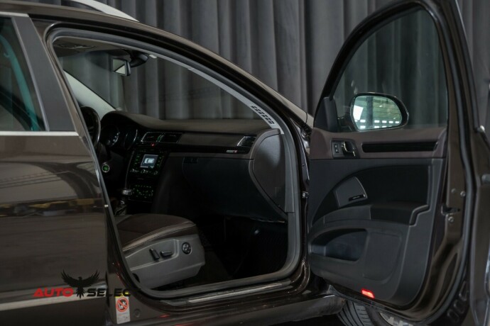 skoda-superb-diesel-2012-big-15