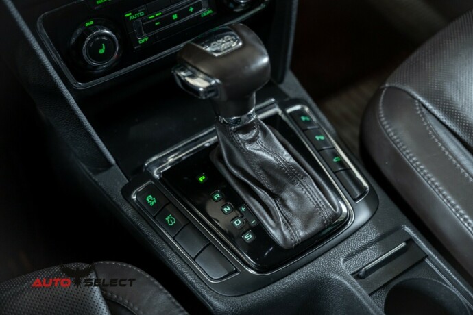 skoda-superb-diesel-2012-big-35