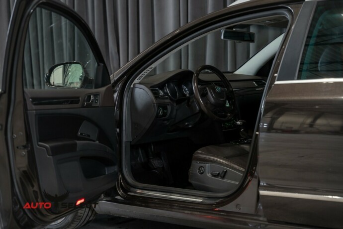 skoda-superb-diesel-2012-big-21