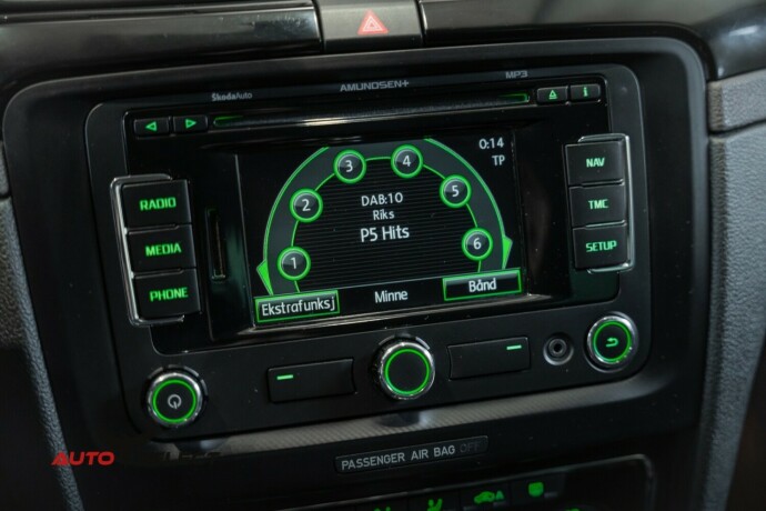 skoda-superb-diesel-2012-big-33