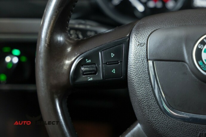 skoda-superb-diesel-2012-big-28