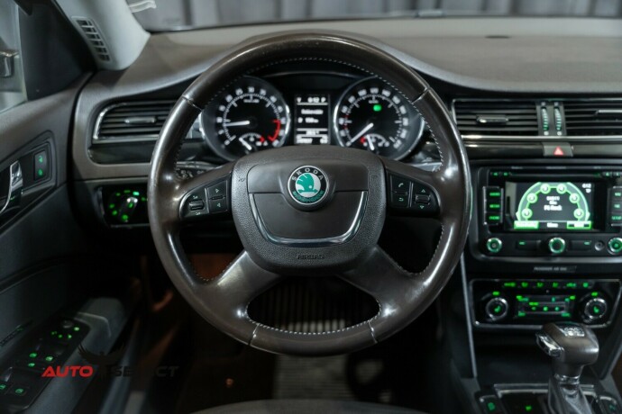skoda-superb-diesel-2012-big-26