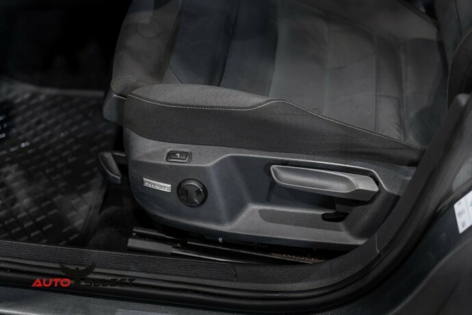 volkswagen-golf-bensin-2017-big-23