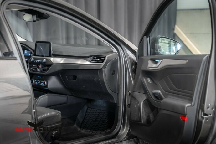 ford-focus-bensin-2019-big-18
